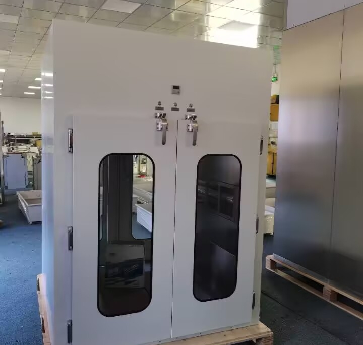 Passthrough1 Double-leaf door active pass through