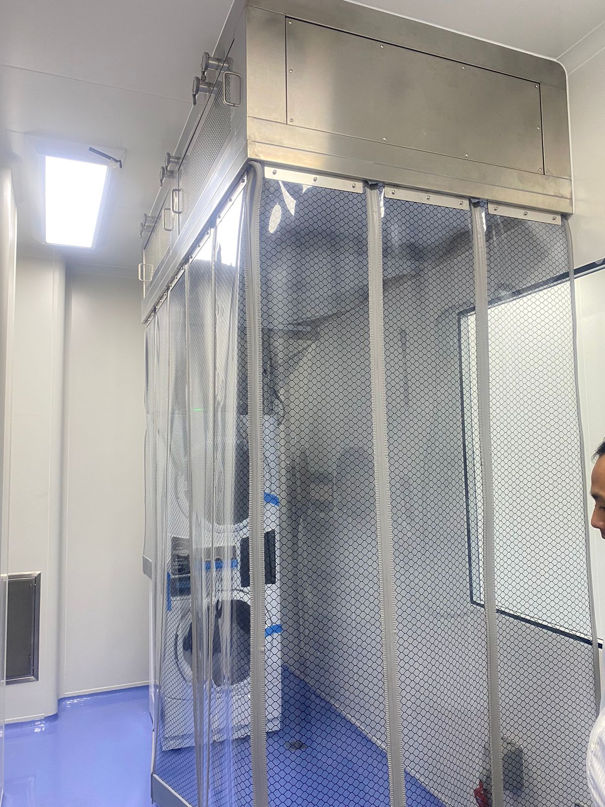 ISO5 GMP ceiling laminar flow hood booth custom ISO5/GMP LAF hood booth manufacturer