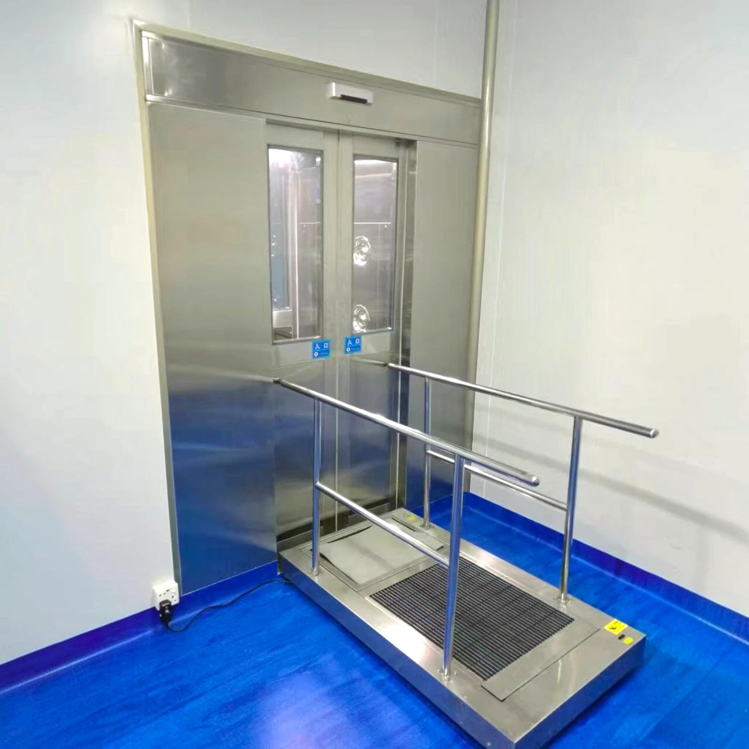 Auto-air-shower-with-shoes-cleaner-at-entrance Auto air shower with shoes cleaner at entrance