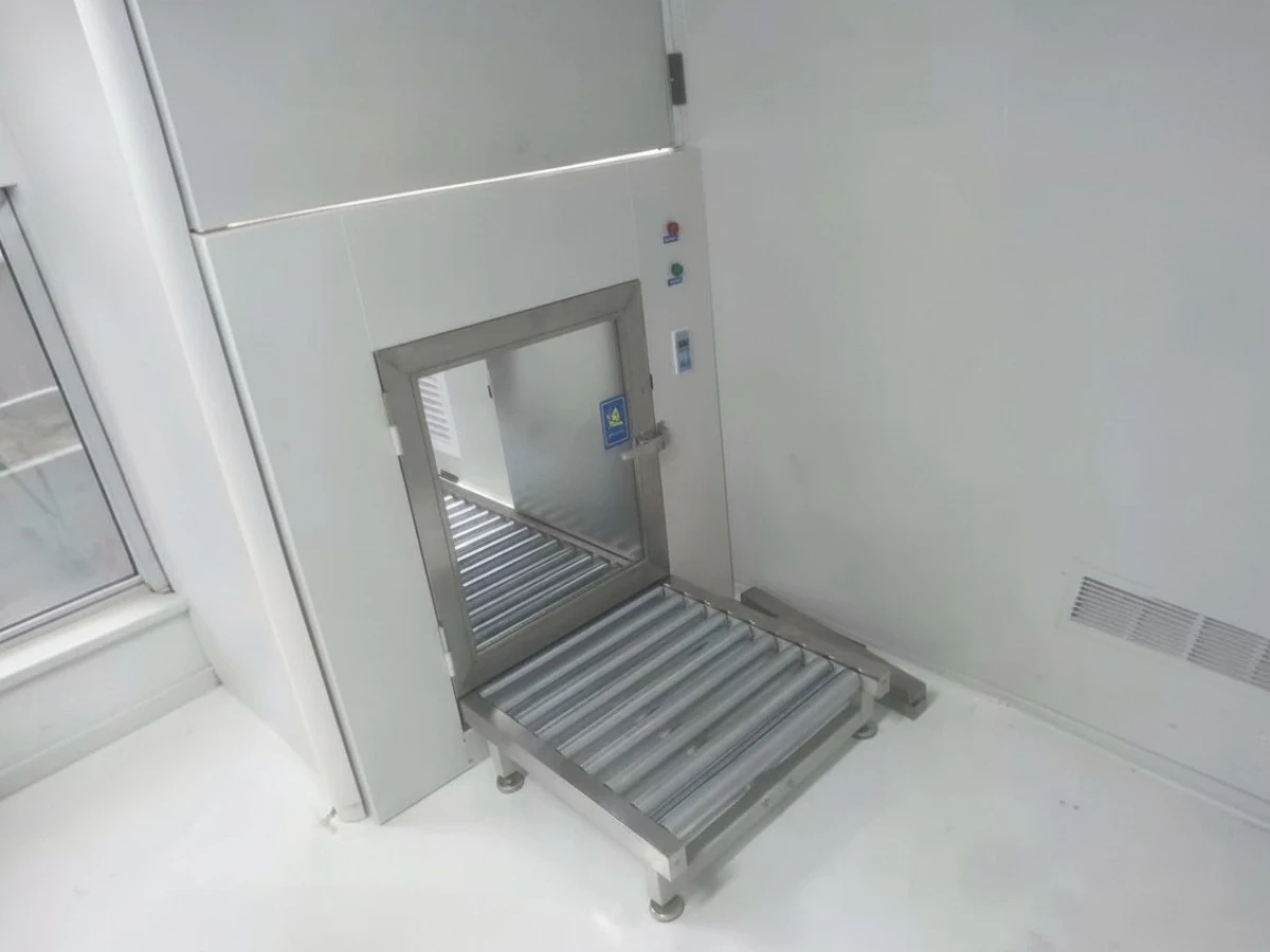 Pass box with roller Conveyor for GMP Contamination Control Pass box with roller Conveyor for GMP Contamination Control