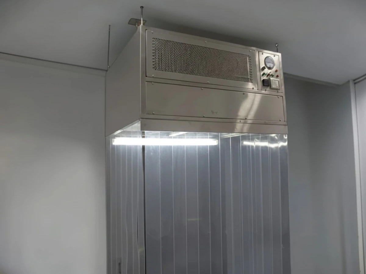ceiling LAF hood Integrated Installation