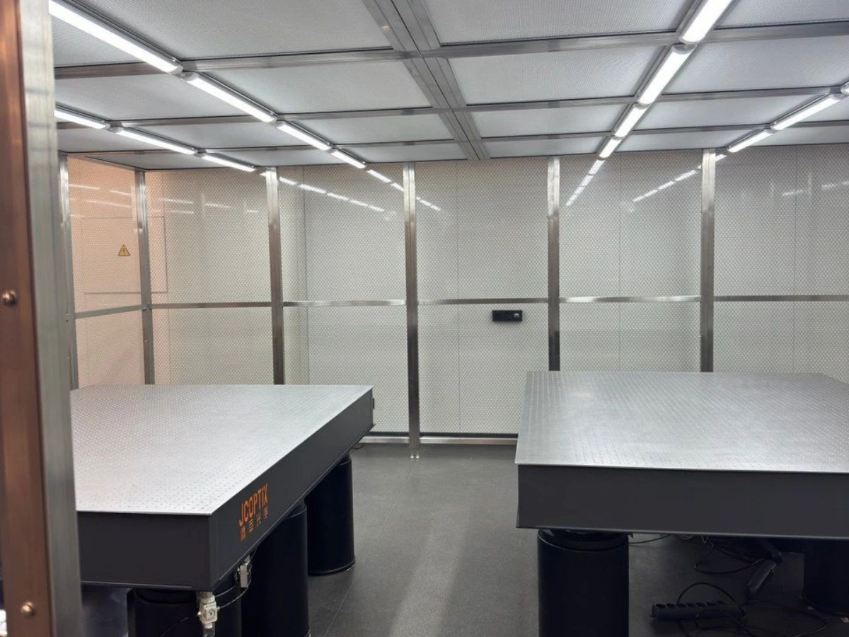 Hard Wall Clean Booth for Electronics & Semiconductor Hard Wall Clean Booth for Electronics & Semiconductor