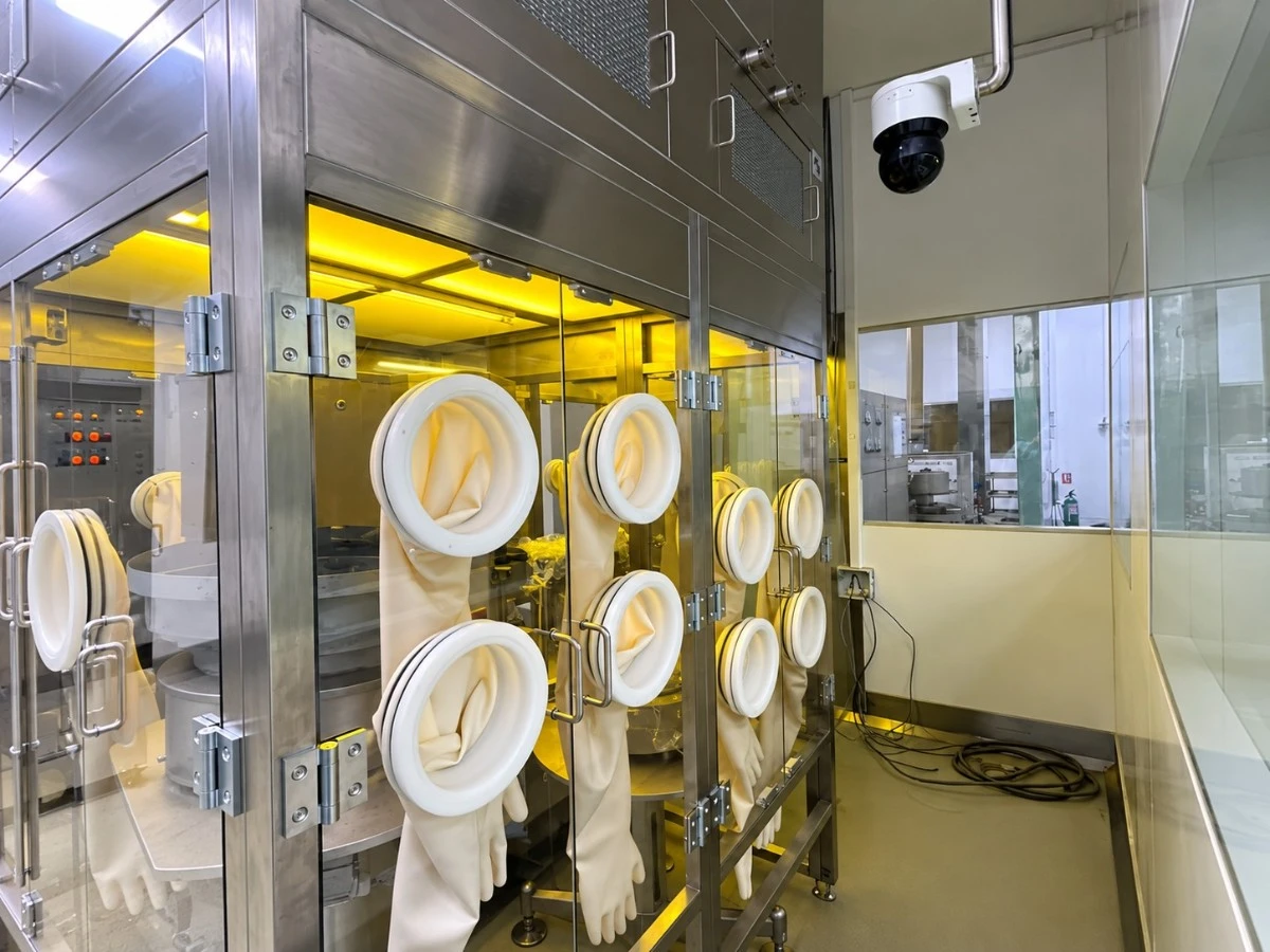 Flair custom cleanroom equipment manufacturer